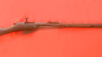 Anh-37-Khau-sung-truong-cua-O-du-kich-nho-Nguyen-Thi-Kim-Lai-300x300_6b087