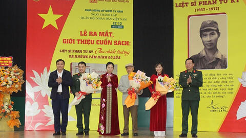 Lễ ra mắt cuốn sách “Liệt sỹ Phan Tứ Kỷ - Thư chiến trường và những tấm hình có lửa”