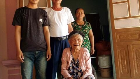 Mẹ chọn hy sinh về cho riêng mình